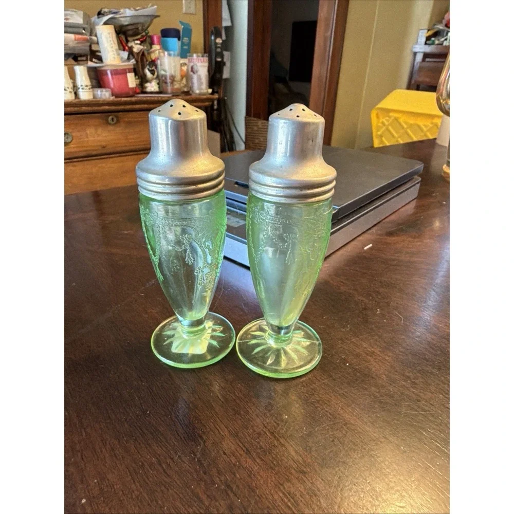 Anchor Hocking Cameo Ballerina Green Uranium Salt and Pepper Shakers with lids